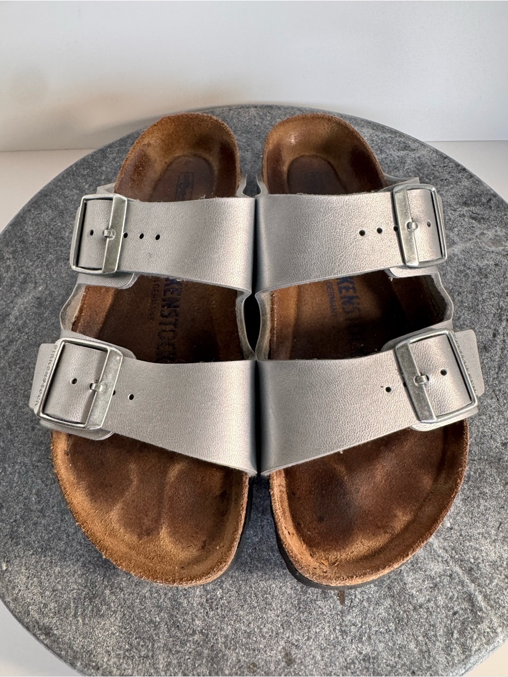 Birkenstock Silver Leather Arizona Buckle Sandals 37 N Metallic - Picture 4 of 15